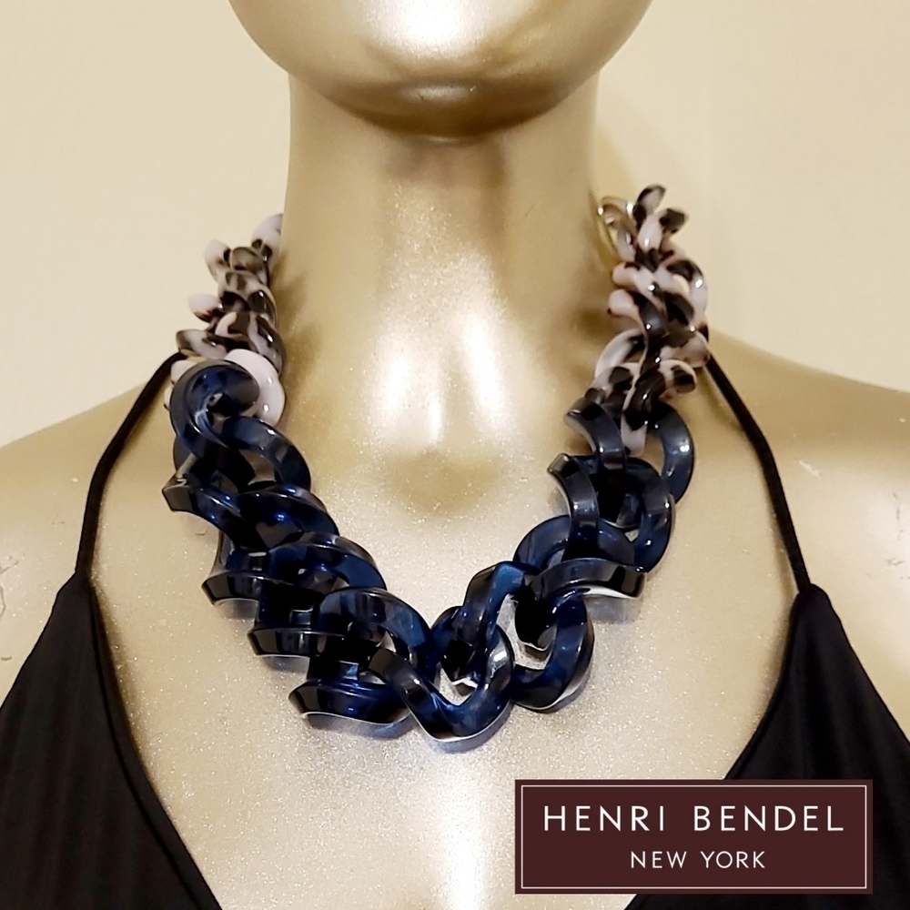 VINTAGE HUGE HENRI BENDEL BLUE LUCITE CHUNKY LINK NECKLACE